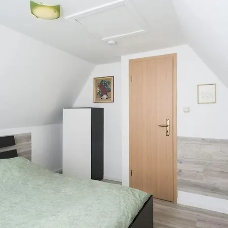 Below Comfortable Holiday home Klockenhagen