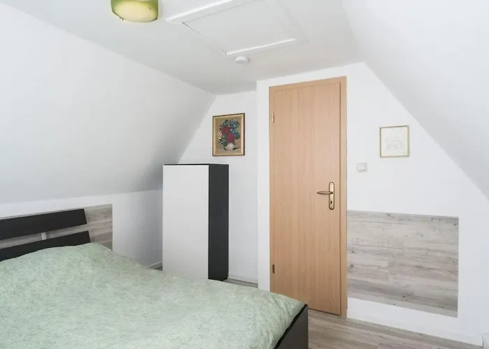 Below Comfortable 別荘 Klockenhagen